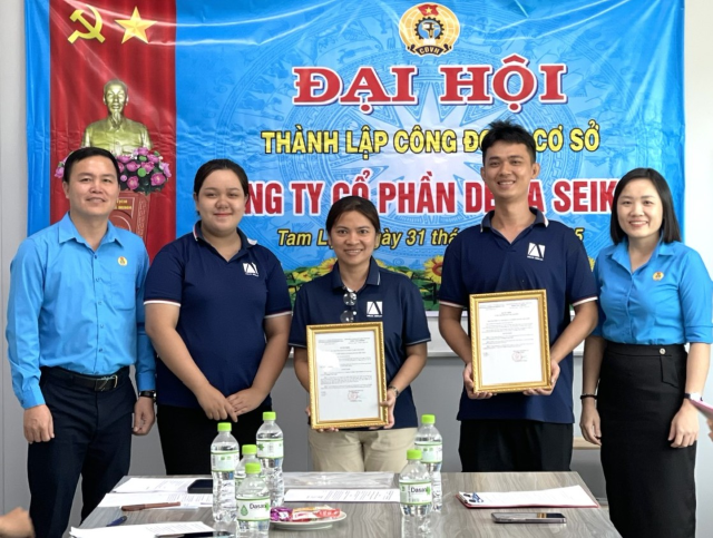 Liên đoàn lao động huyện trao Quyết định thành lập Công đoàn cơ sở Công ty Cổ phần Delta SeiKan