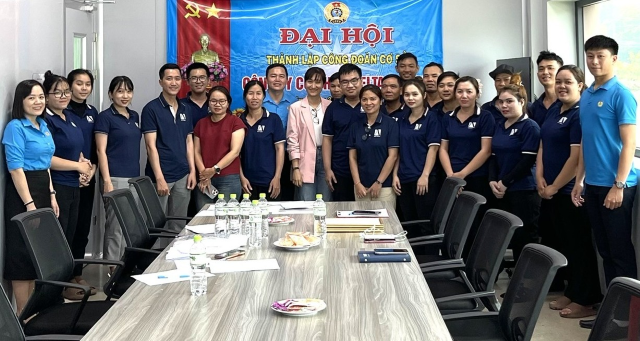 Đại biểu chụp hình lưu niệm
